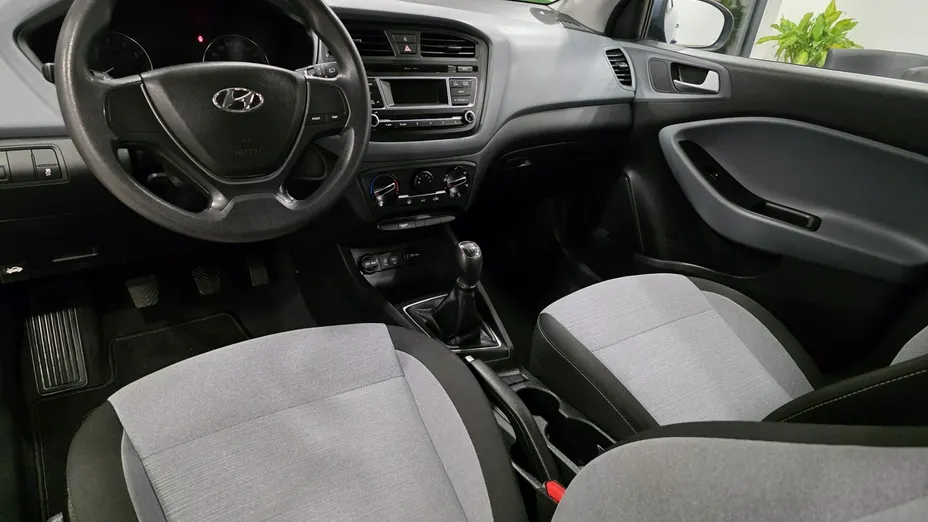 HYUNDAI i20 -