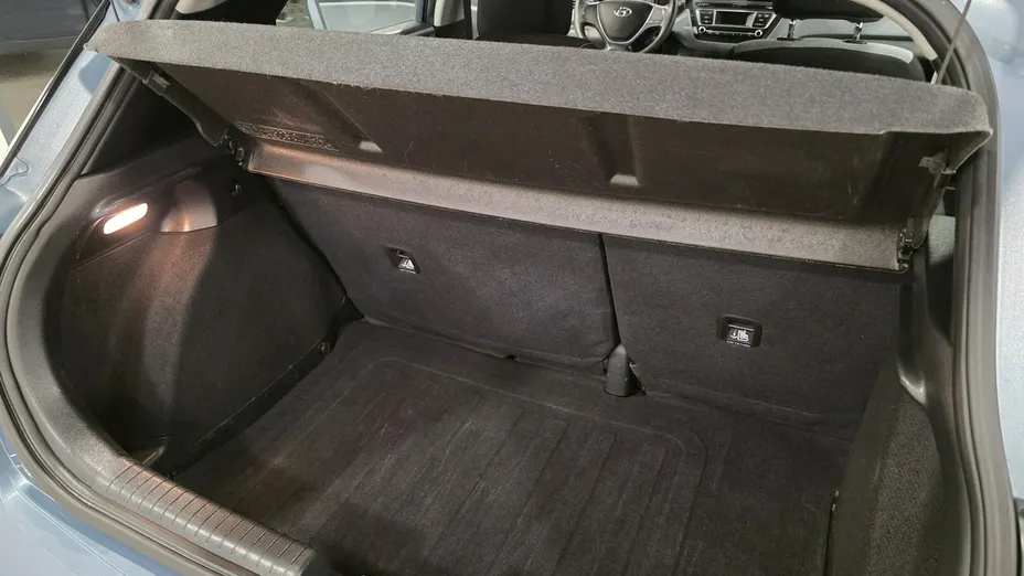 HYUNDAI i20 -