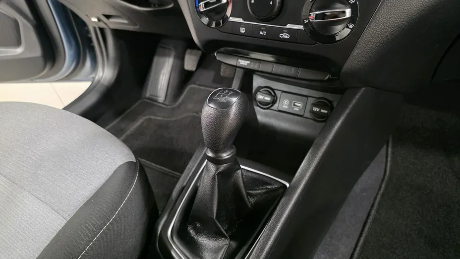 HYUNDAI i20 -