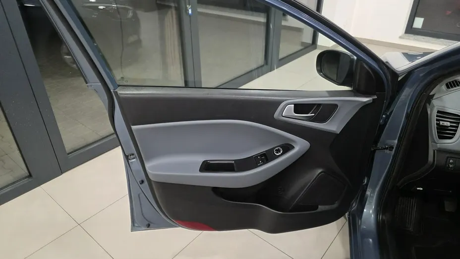 HYUNDAI i20 -