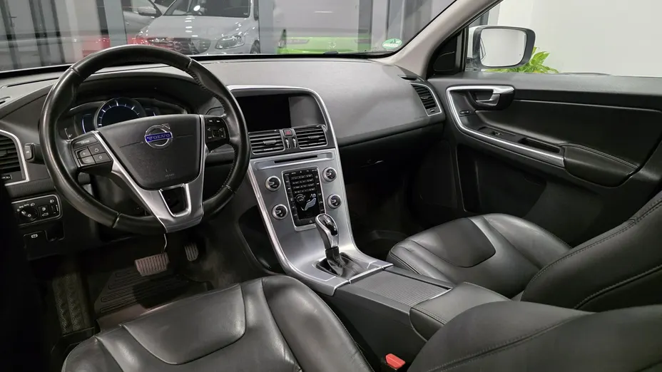 VOLVO XC60 -