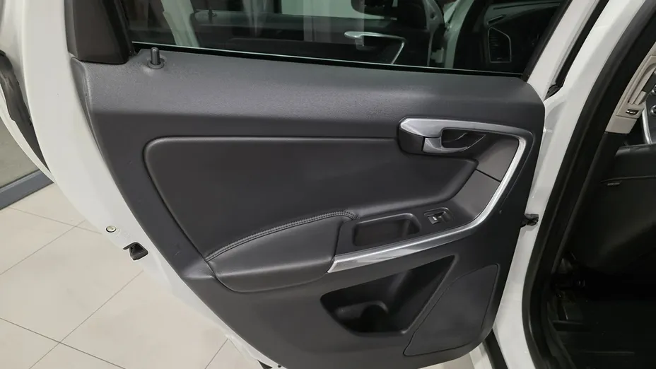 VOLVO XC60 -