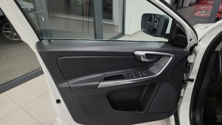 VOLVO XC60 -