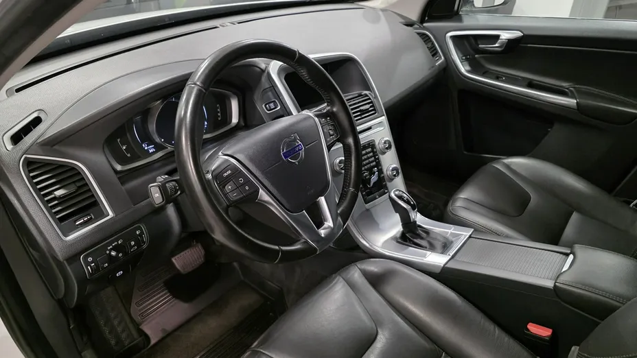 VOLVO XC60 -