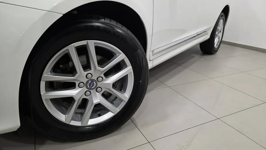 VOLVO XC60 -
