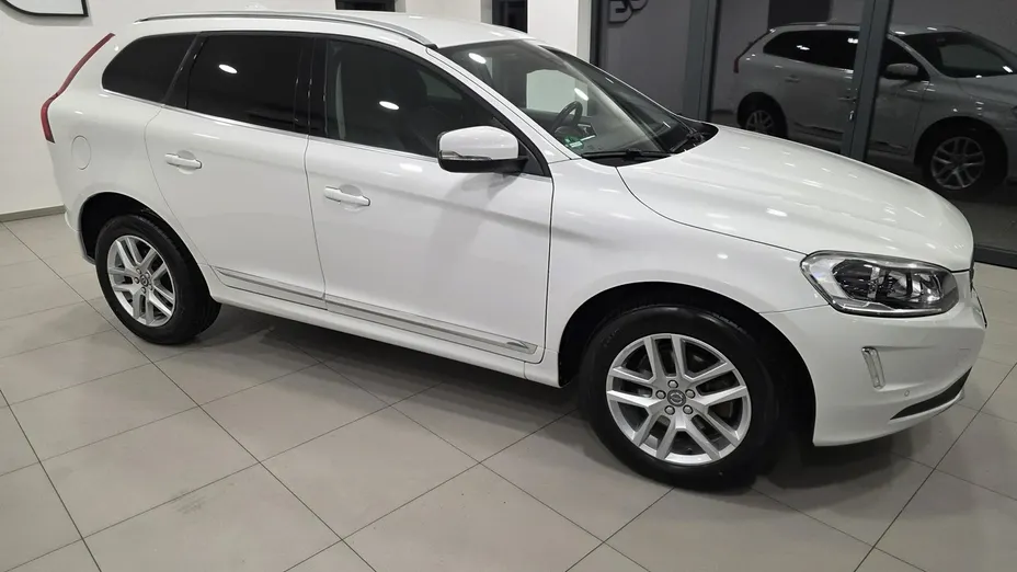 VOLVO XC60 -