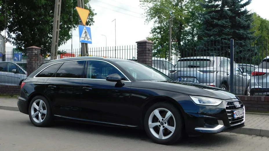 AUDI A4 -