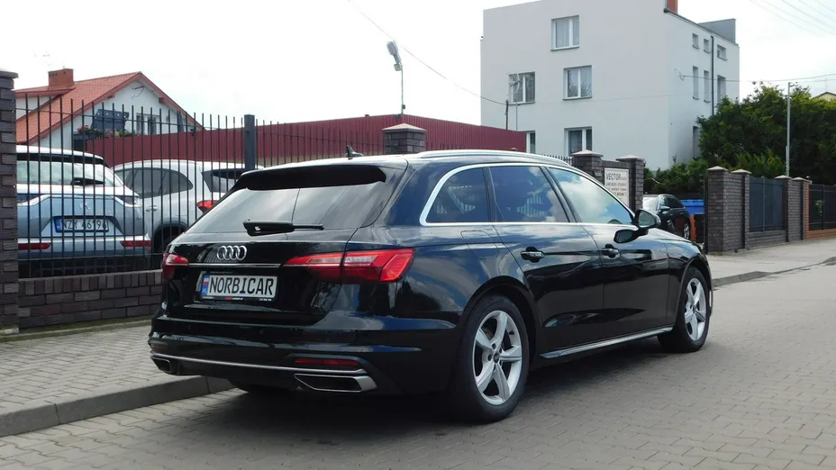 AUDI A4 -