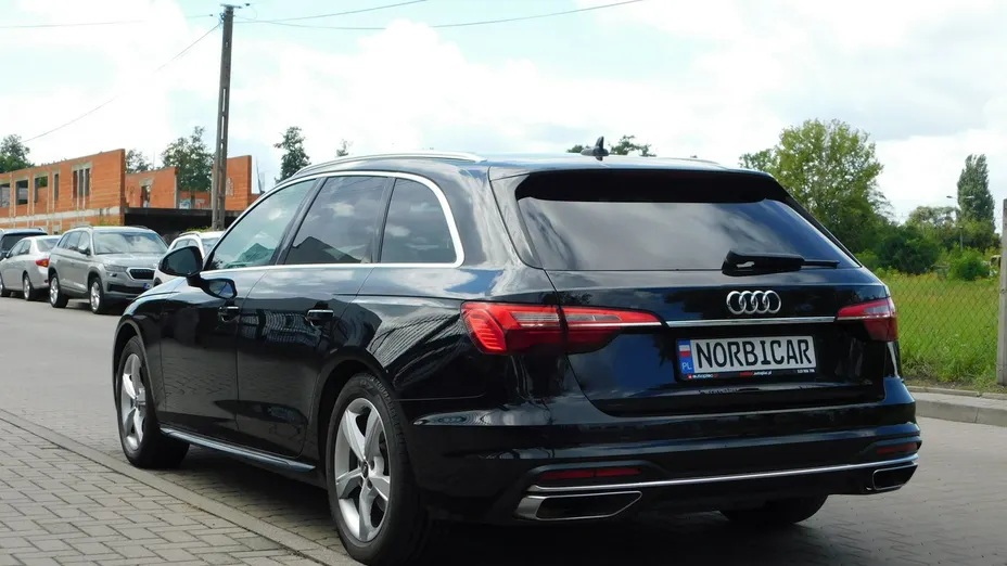AUDI A4 -