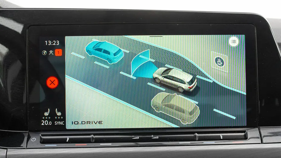 VOLKSWAGEN Golf -