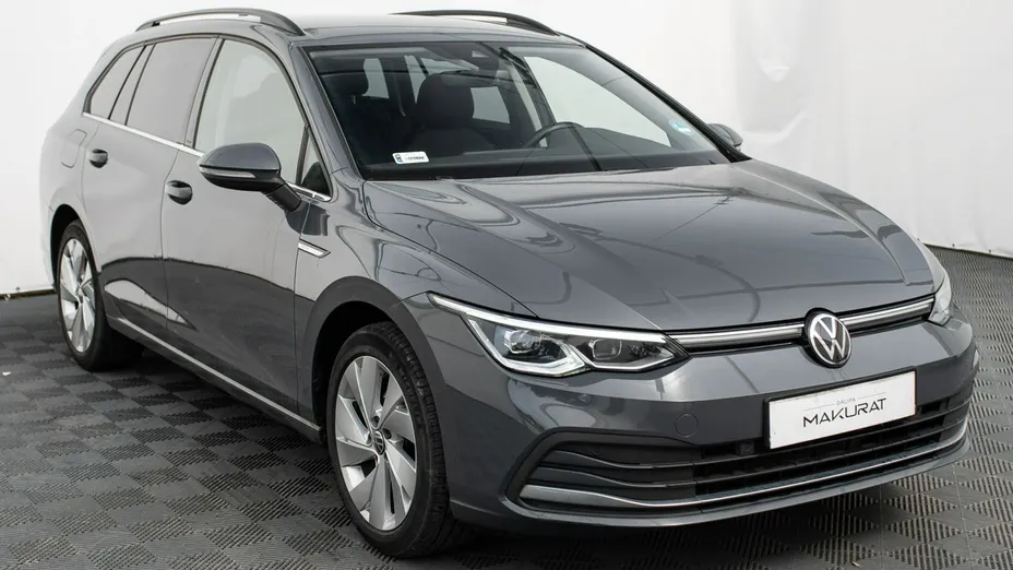 VOLKSWAGEN Golf -