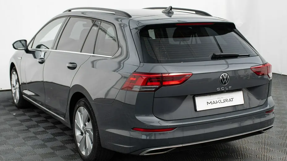 VOLKSWAGEN Golf -