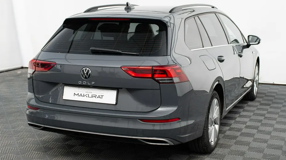 VOLKSWAGEN Golf -