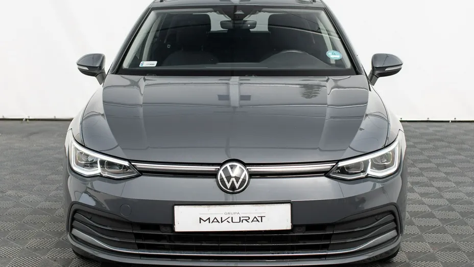 VOLKSWAGEN Golf -