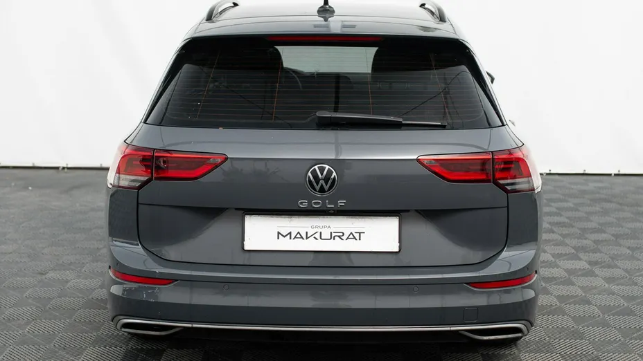 VOLKSWAGEN Golf -