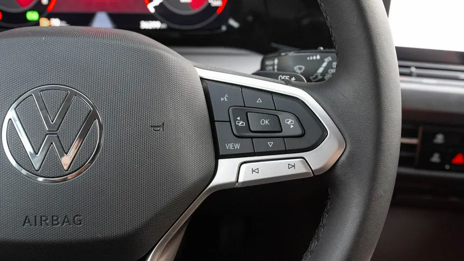 VOLKSWAGEN Golf -