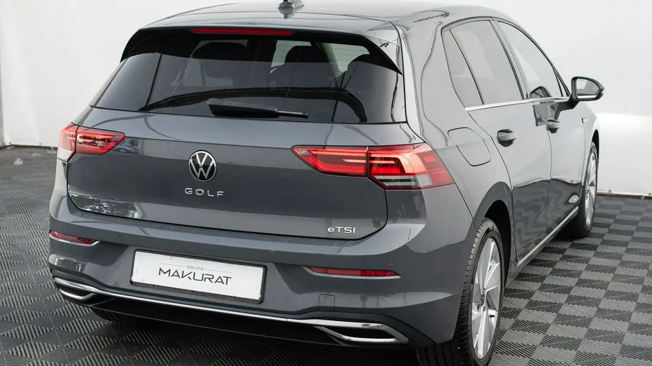 VOLKSWAGEN Golf -