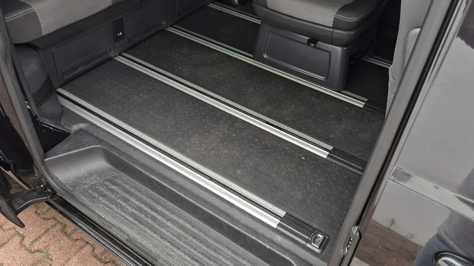 VOLKSWAGEN Multivan -