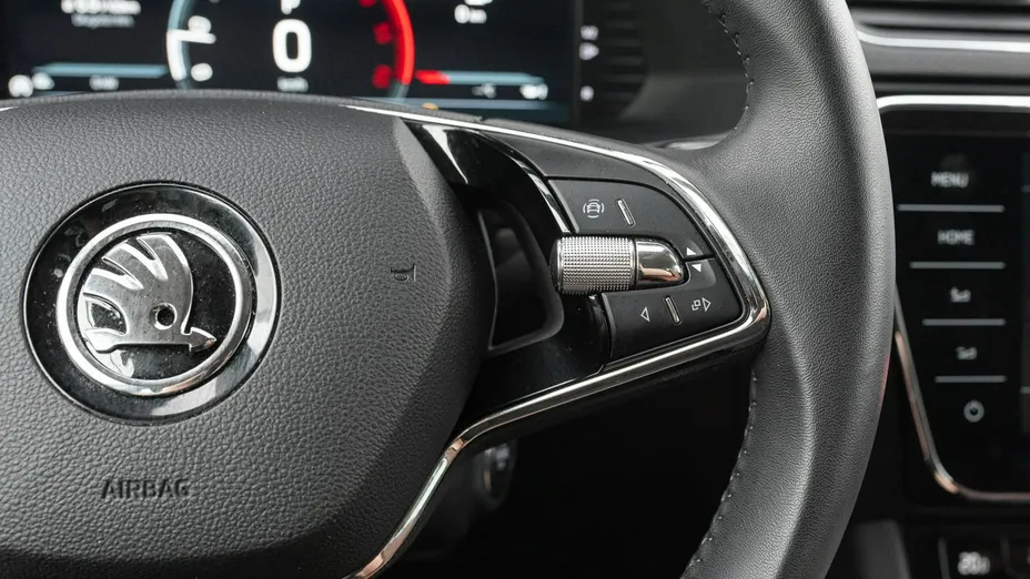 SKODA Superb -