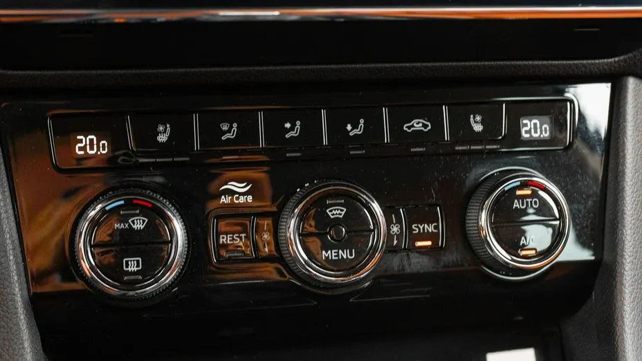 SKODA Superb -