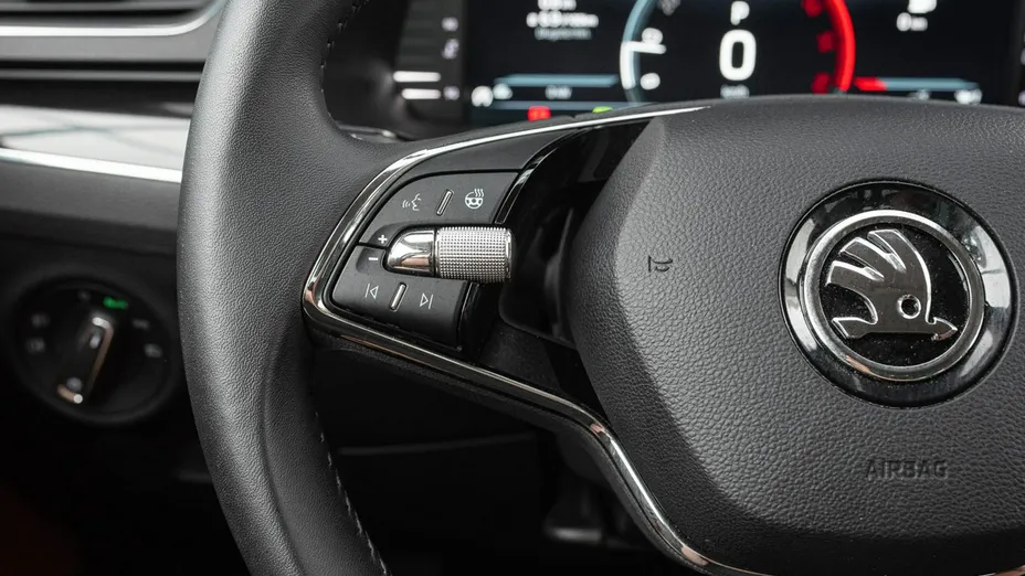 SKODA Superb -