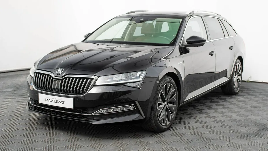SKODA Superb -
