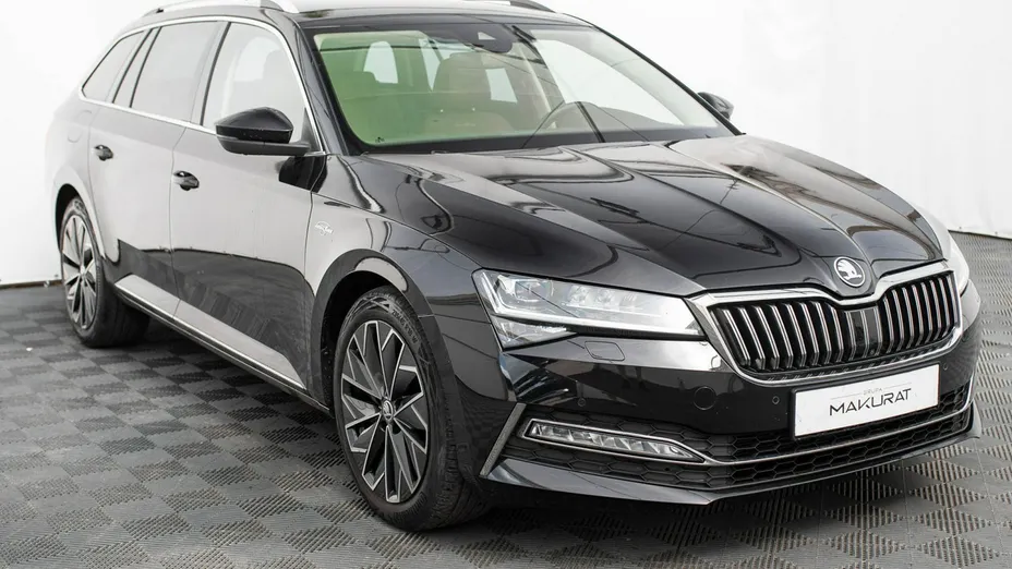 SKODA Superb -