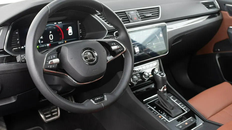 SKODA Superb -