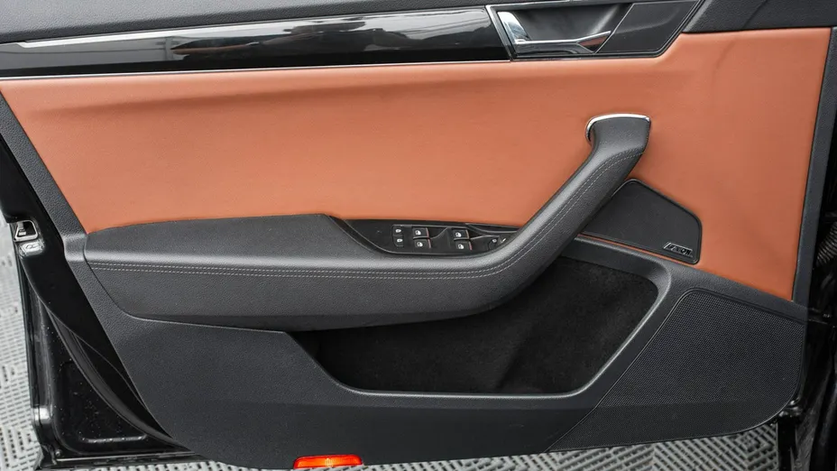 SKODA Superb -