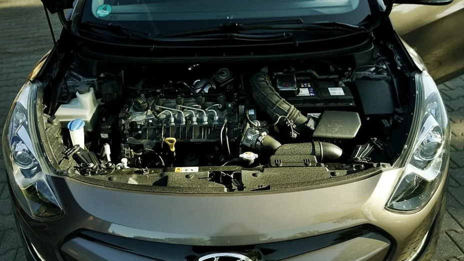 HYUNDAI i30 -