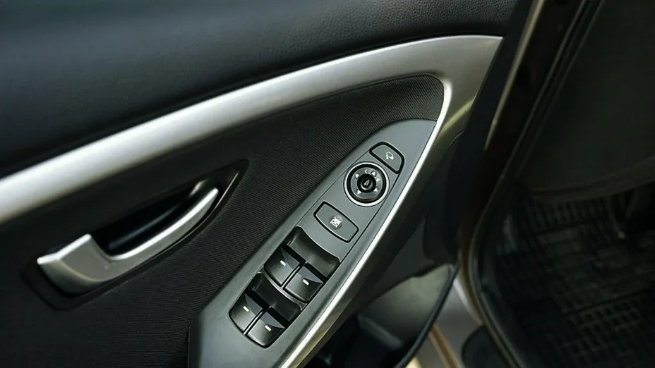 HYUNDAI i30 -
