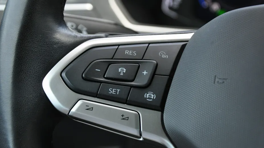 VOLKSWAGEN Tiguan -