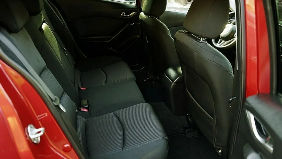 MAZDA 3 -