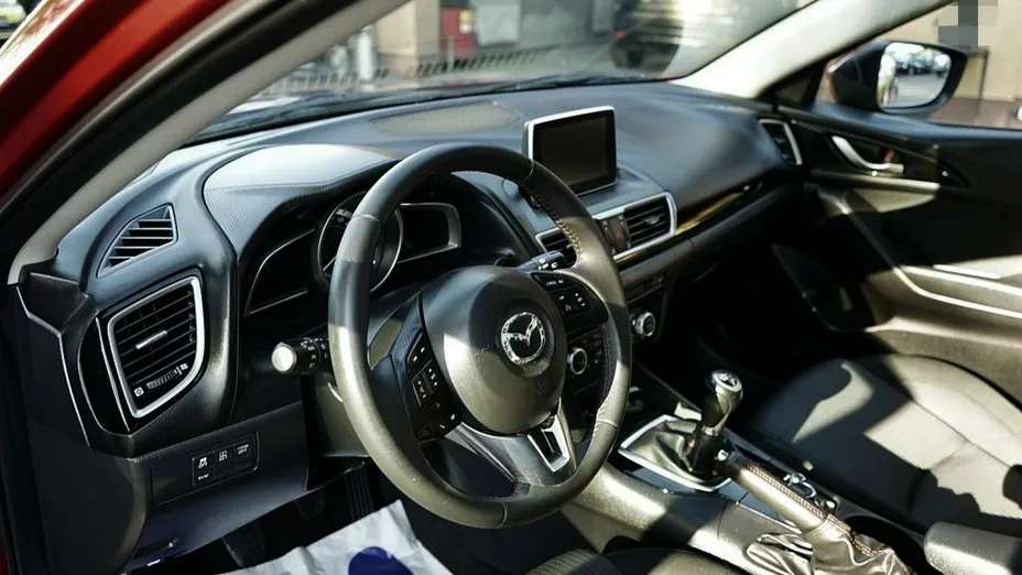MAZDA 3 -