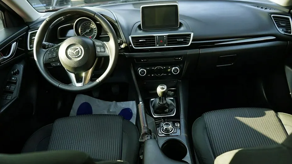 MAZDA 3 -