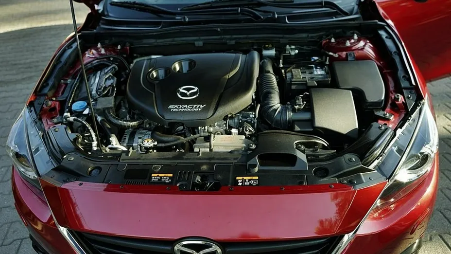 MAZDA 3 -