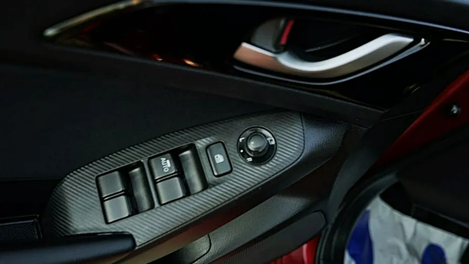 MAZDA 3 -