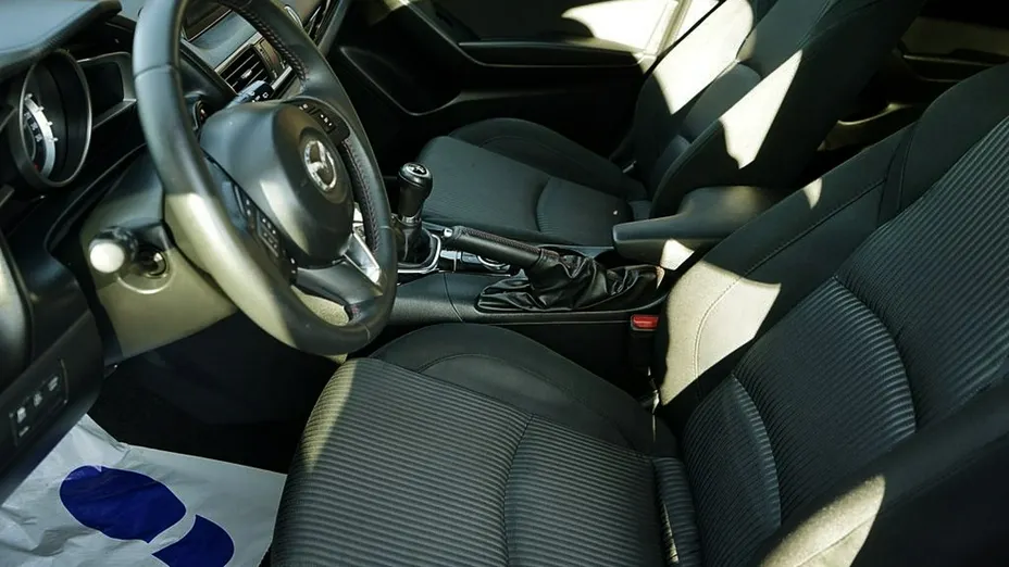 MAZDA 3 -