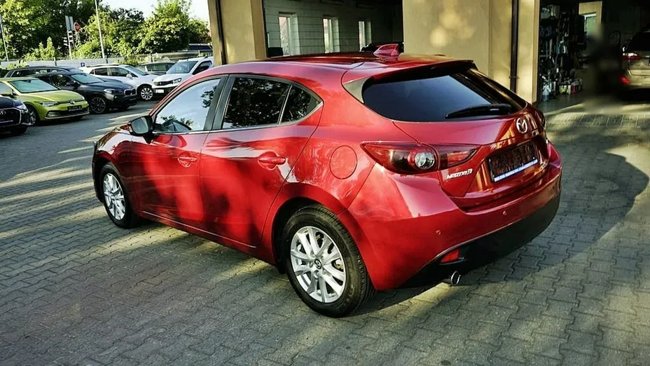 MAZDA 3 -