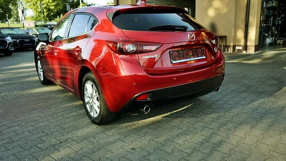 MAZDA 3 -