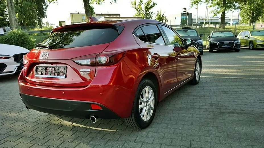 MAZDA 3 -