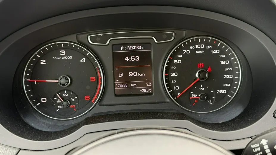 AUDI Q3 -