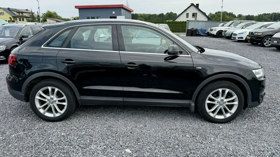 AUDI Q3 -
