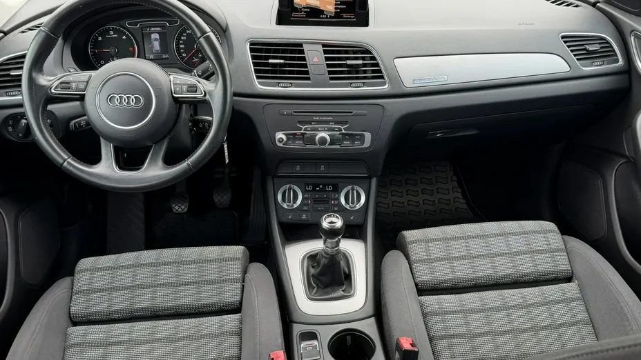 AUDI Q3 -