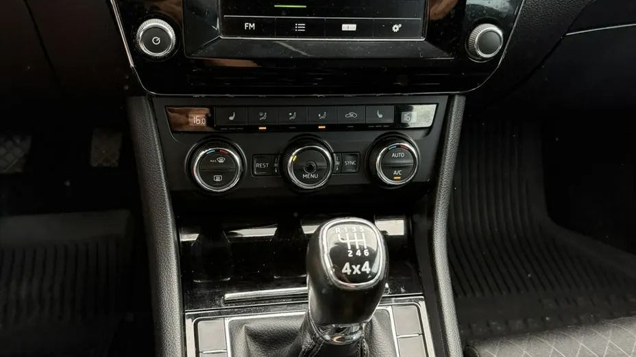 SKODA Superb -