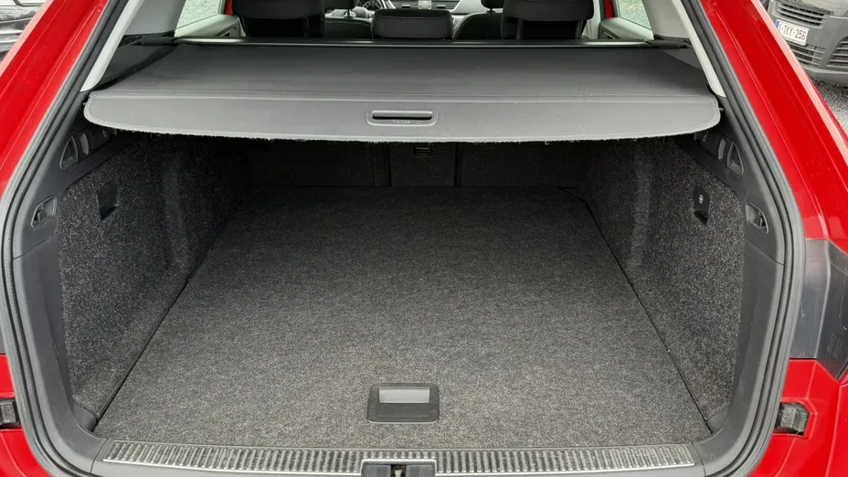 SKODA Superb -