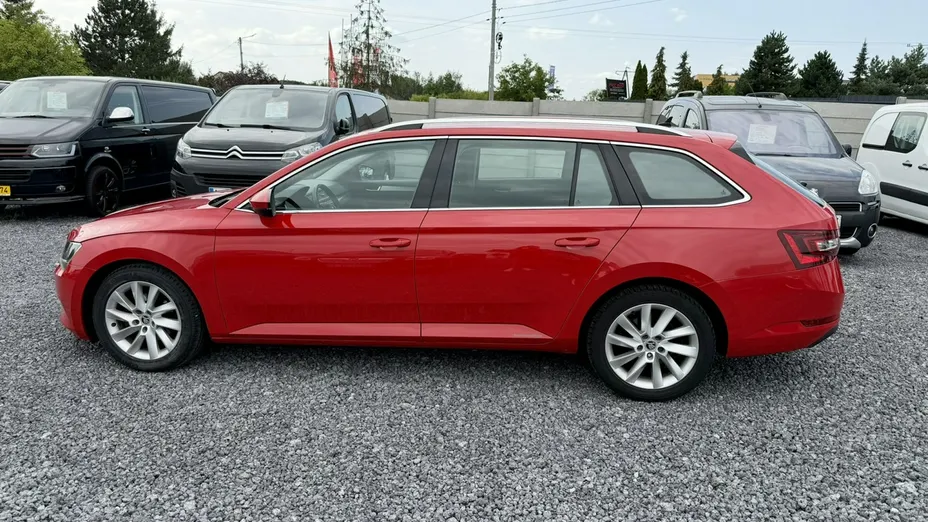 SKODA Superb -