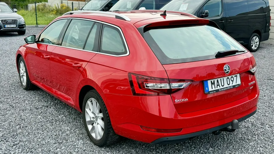 SKODA Superb -