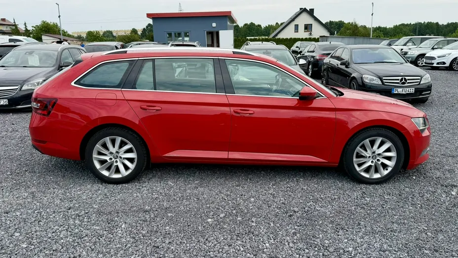 SKODA Superb -