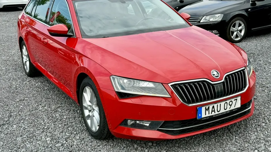 SKODA Superb -